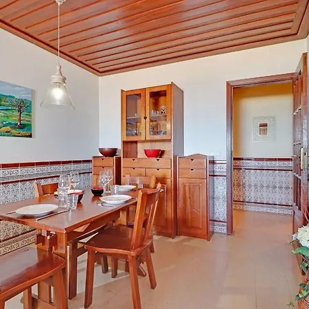 1 By Homing Apartment *
