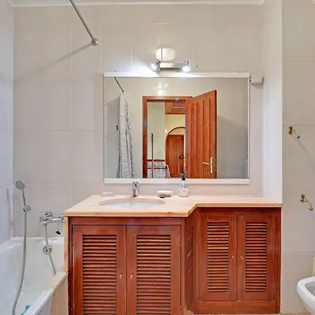 1 By Homing Apartment *